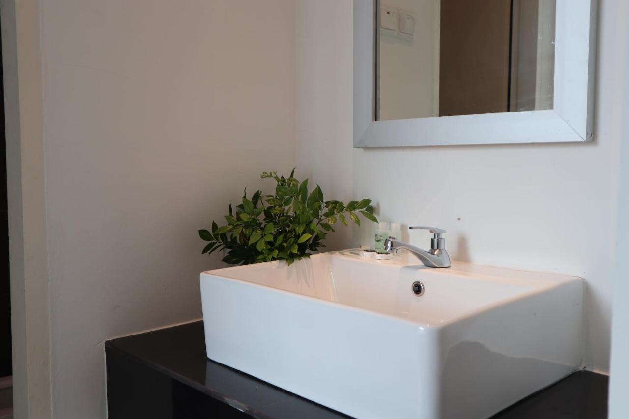 Zen66 @ Roxy Serviced Apartment Kuching Extérieur photo